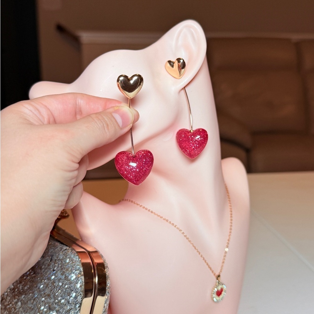 ⚜️ Valentine’s Love | Red Heart Drop Earrings - Picture 4 of 9